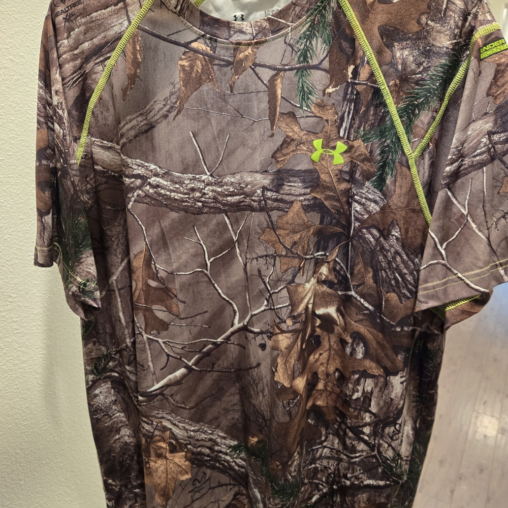Under Armour Green and Brown Short Sleeve Tee